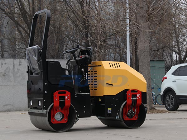 小型壓路機(jī)長(zhǎng)期不使用就能丟下保養(yǎng)嗎？